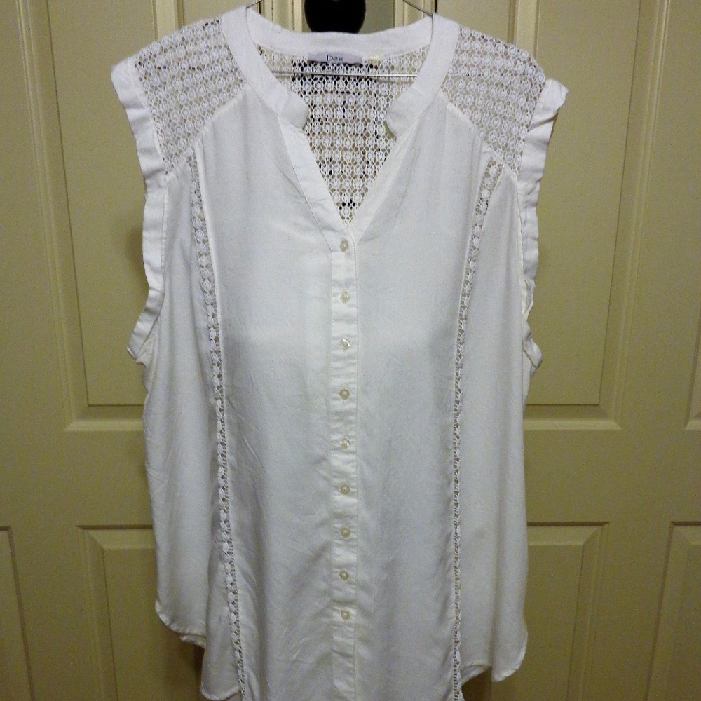 NWOT- White sleeveless top with embroidery design